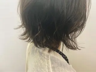 ミディアム カラー 【Uneユヌ】菊地 春那のヘアスタイル