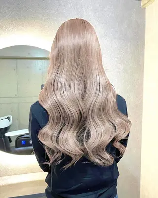 ロング カラー Kvell&Co.所属・ハイトーン カラーのヘアスタイル