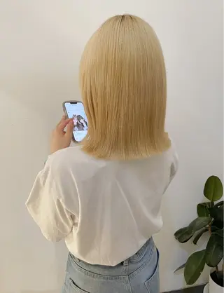 ミディアム カラー ボブ ブリーチ/miinaのヘアスタイル