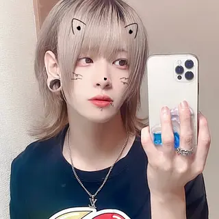 ミディアム 倉林隆一🐈 ハイトーン/艶髪のヘアスタイル