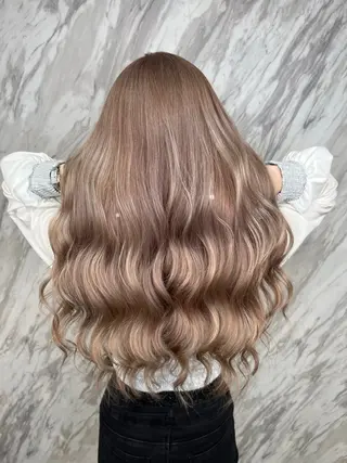 ロング 🌈カラー特化 ハイトーンけいと🌈のヘアスタイル