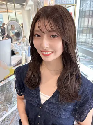 ミディアム カラー MONA SAYAKAのヘアスタイル