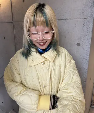 ミディアム カラー qiie ワンカラー ダブルカラーのヘアスタイル