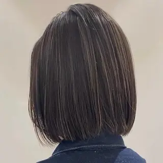 ミディアム カラー 細めハイライト🩶 ボブ/レイヤーカットのヘアスタイル