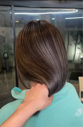 セミロング 海外ハイトーン 🇺🇸sakiのヘアスタイル