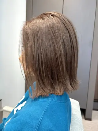 カラー ルネ所属・切りっぱなしボブ グレージュ/福田梢のヘアスタイル