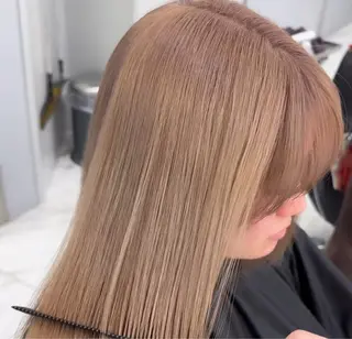 ロング ケアカラーハイトーン シュンペイのヘアスタイル