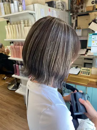 ショート カラー 透明感カラー/韓国 ヘア🩶yuri🩵のヘアスタイル