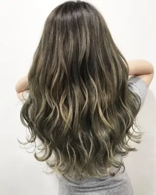 セミロング カラー 松戸　レイヤーカット 野口　康太郎のヘアスタイル