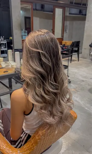 セミロング カラー 海外デザイン🇺🇸 石渡諒太のヘアスタイル