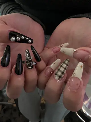 ネイル ♱˖⁺ 𝒎𝒐𝒑𝒊 ⁺のネイルデザイン