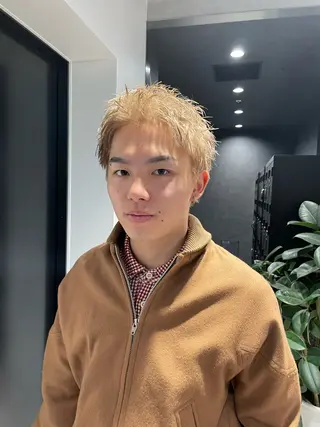 ショート カラー メンズ 垢抜けハイトーン☀／ 笑顔の美容師／しゅんのヘアスタイル