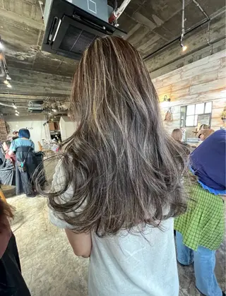 セミロング カラー fore所属・赤熊 咲良 🦔ྀིのヘアスタイル