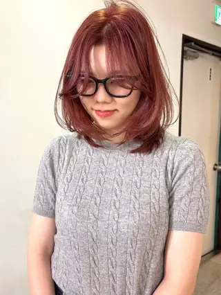 ミディアム カラー mizuki/ピンク ベージュ.レイヤーのヘアスタイル