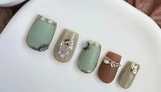 ネイル YUYI.nail salon所属・Mi Naのネイルデザイン