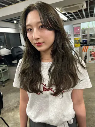 ロング カラー パーマ ヘアアレンジ 髪と音処　マトぺ所属・ダブルカラー/ボブ ブリーチカラー/ユリのヘアスタイル