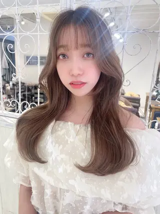 ロング カラー レイヤーカット、 大人可愛い 中村美羅のヘアスタイル