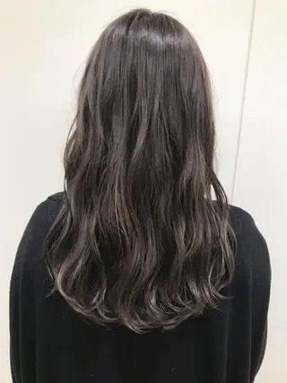 セミロング カラー ケアブリーチ 坪井佑樹のヘアスタイル