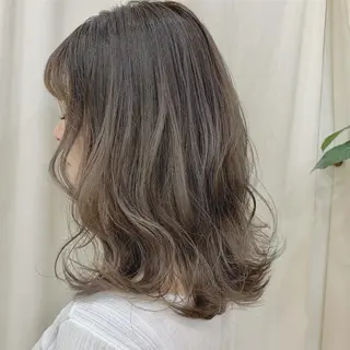 セミロング KAORU オリーブカラーのヘアスタイル