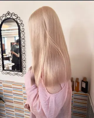 ロング カラー ハイトーン・デザイン 🏆HINOKIのヘアスタイル