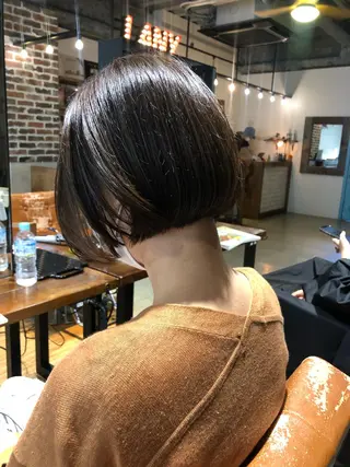 ショート カラー 🌟小顔カット🌟 レイヤーカットボブのヘアスタイル