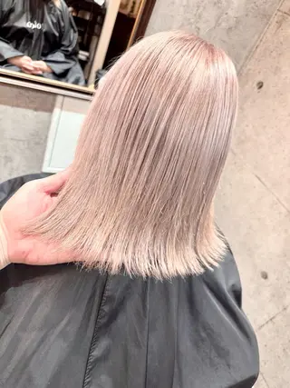 ミディアム 🔷ブリーチバレイヤ ージュ🔷飯野達也のヘアスタイル