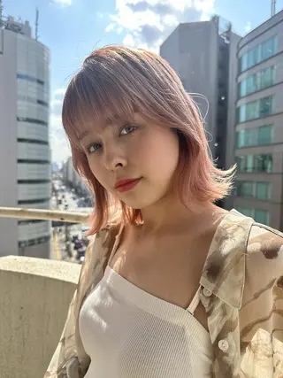 カラー セミロング Flora by siestaのヘアスタイル