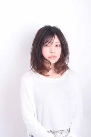 セミロング カラー RESBORN所属・長岡 大偉のヘアスタイル