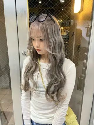 カラー ミルクティーベージュ ブリーチ🖤サヤカのヘアスタイル