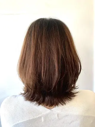 ミディアム 岩谷 愛依のヘアスタイル