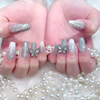 ネイル Go  Today シェアサロン 新宿Gratia店所属・杉山 栞のネイルデザイン