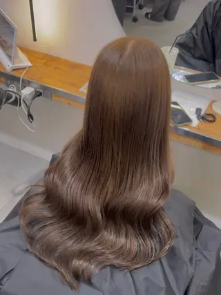 ミディアム カラー パーマ 艶感ブラウン特化/ ブリーチなしWカラーのヘアスタイル