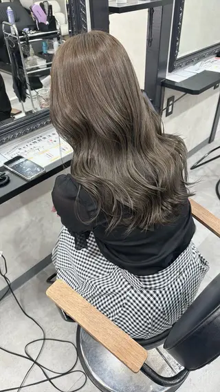 ロング カラー 安田 愛琉のヘアスタイル