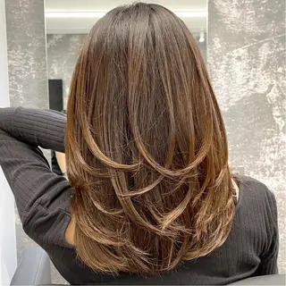 ミディアム アンドウ ユウ/ レイヤーカット/韓国のヘアスタイル