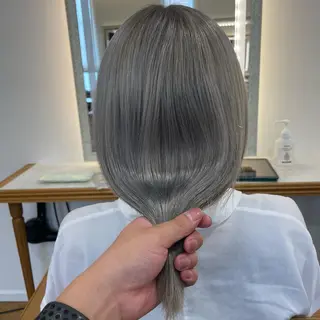 セミロング ブリーチ毛矯正.髪質 改善.髪にドラマをのヘアスタイル