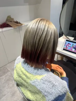 ショート カラー 小泉 真緒のヘアスタイル