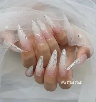 セミロング Pio Mielのネイルデザイン