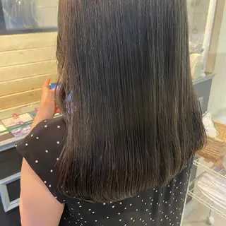 セミロング カラー スナコザワ レナのヘアスタイル