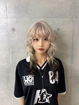 ロング ハイトーン/ピンク カラー/めい🎀のヘアスタイル