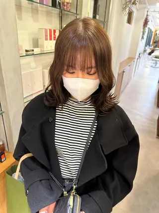 カラー リンダ所属・ベージュ/顔周り カット/スズキのヘアスタイル