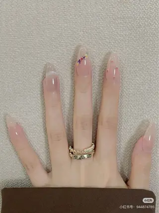 ネイル 高木 維麗絲のネイルデザイン