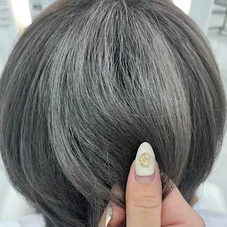 ショート カラー 崎山 紗吏のヘアスタイル
