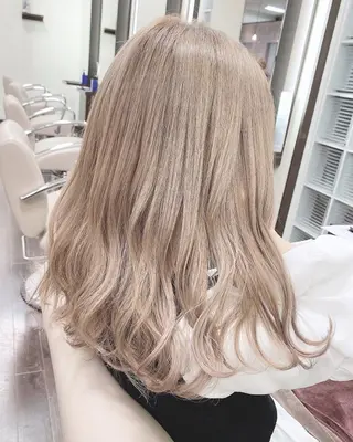 セミロング カラー 具志 正太のヘアスタイル