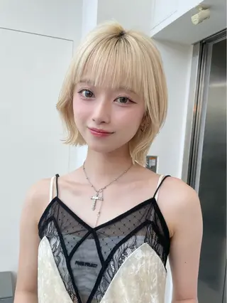 ミディアム カラー 💛美髪ハイトーン LEON🩶のヘアスタイル
