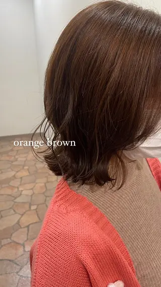 ミディアム カラー ミウラナツサ /レイヤーカットのヘアスタイル