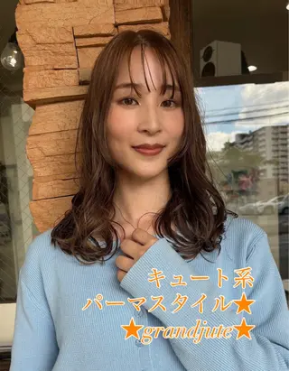 ミディアム カラー grand juteのヘアスタイル