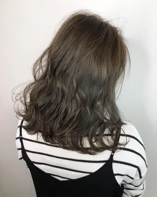 ロング AKANE 【zina新宿】のヘアスタイル