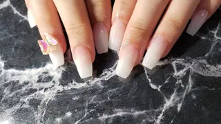 ミディアム ネイル クロキ 。のネイルデザイン