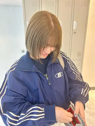 ショート カラー Via 京都烏丸所属・ハイトーン/髪質改善 /レイヤー/りなのヘアスタイル