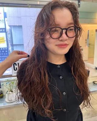 ロング パーマ AR.MARA hair  studio所属・ウェーブパーマ サトウヒカルのヘアスタイル